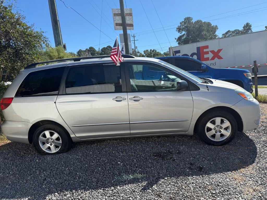 2004 Toyota Sienna - $4,999