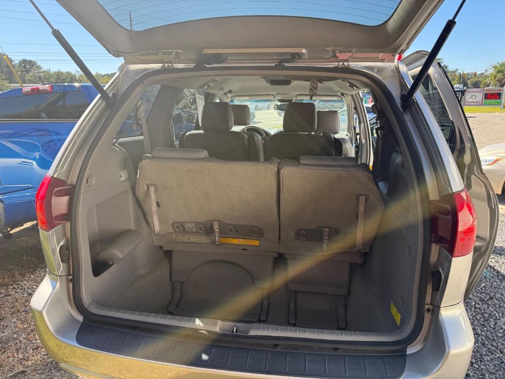 2004 Toyota Sienna - $4,999