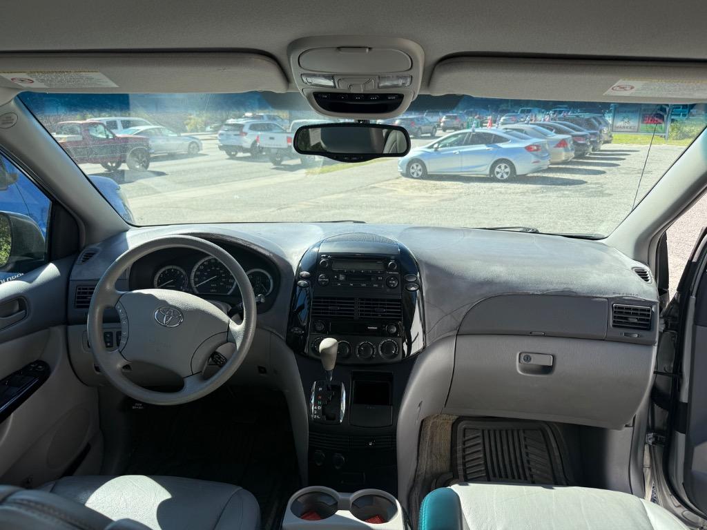 2004 Toyota Sienna - $4,999