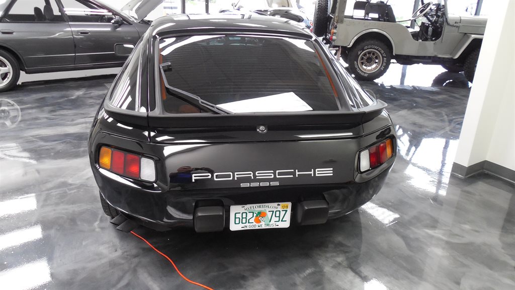 1985 PORSCHE 924 Coupe - $26,950