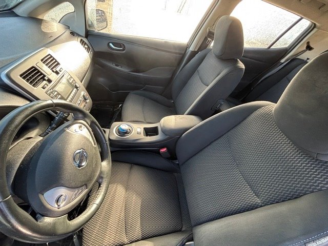 2015 Nissan LEAF S photo