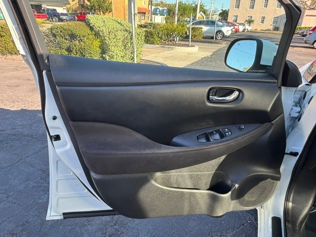 2015 Nissan LEAF S photo