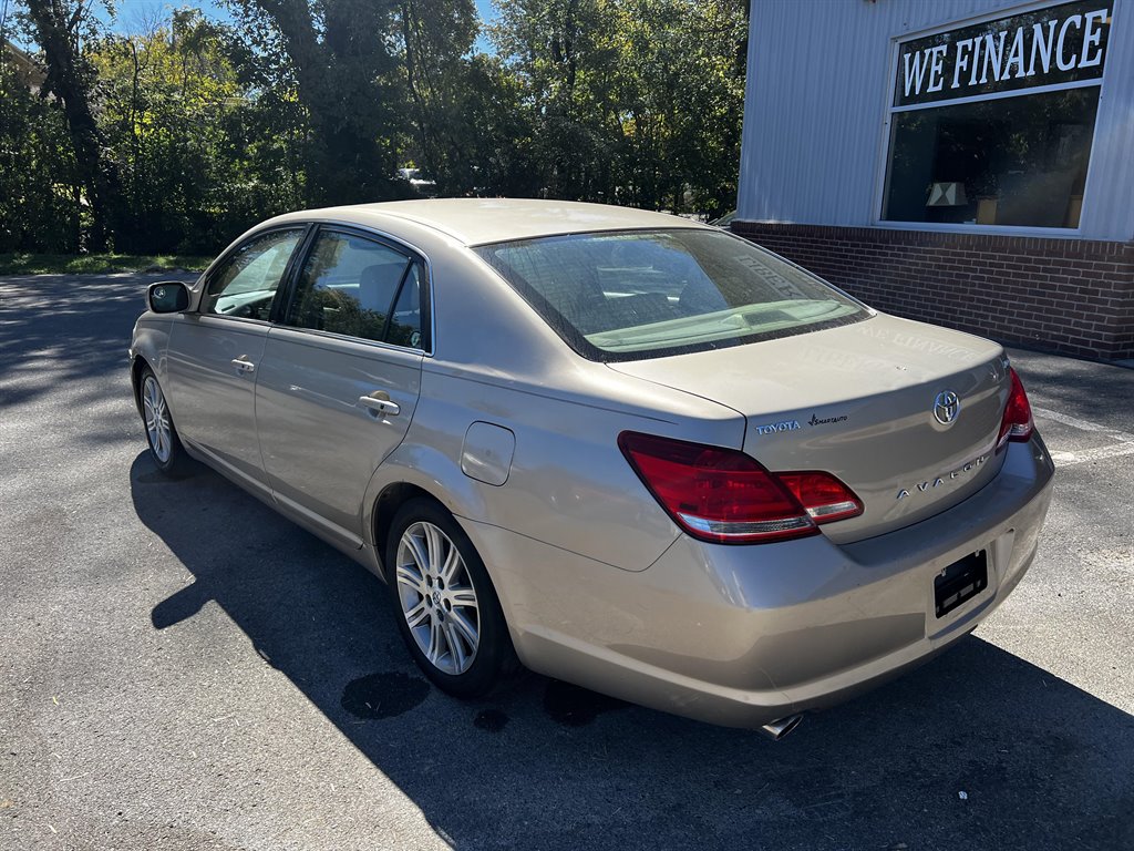 2005 Toyota Avalon XL photo