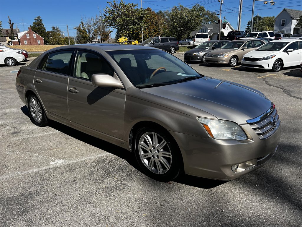 2005 Toyota Avalon XL photo