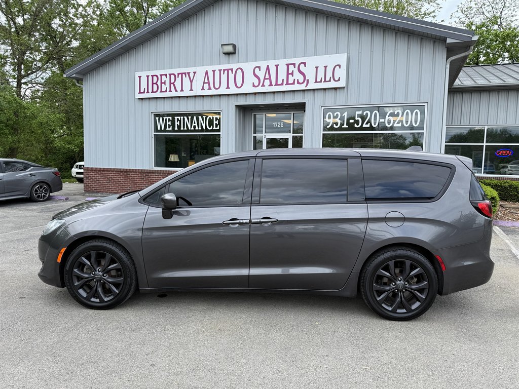 2019 Chrysler Pacifica Touring Plus photo