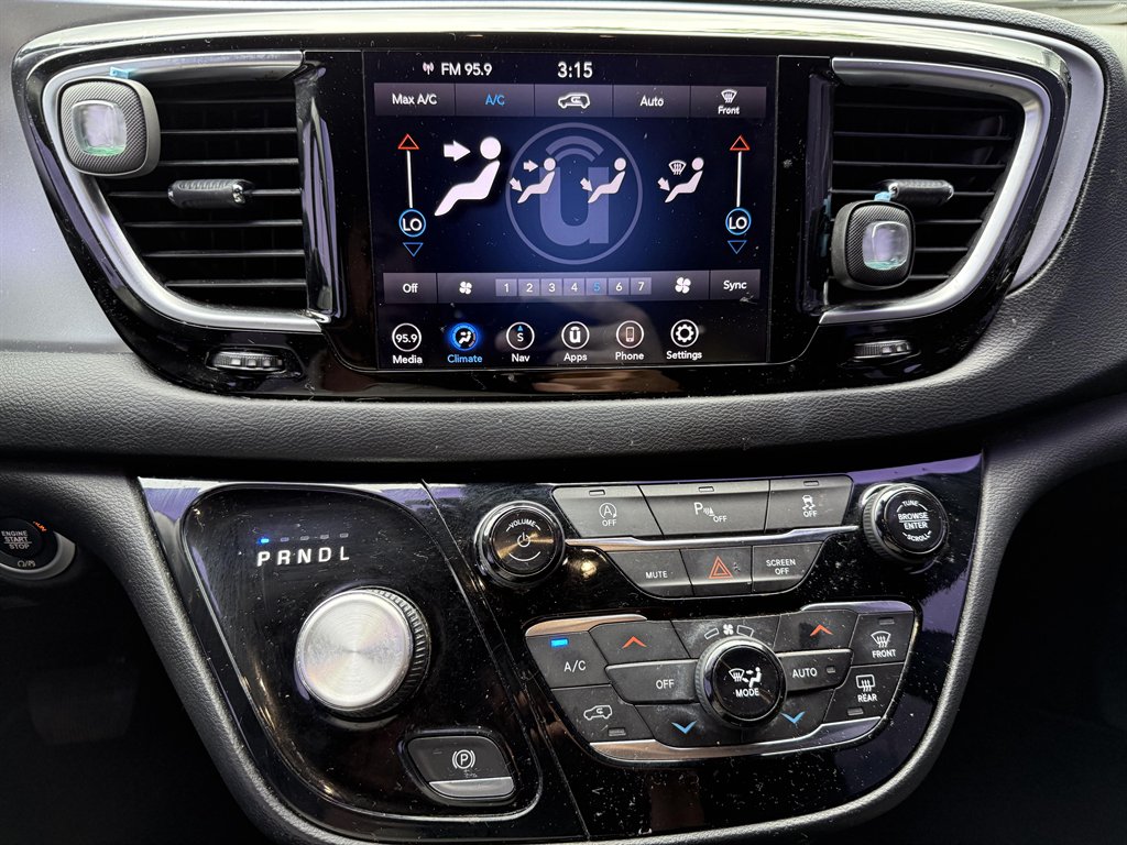 2019 Chrysler Pacifica Touring Plus photo