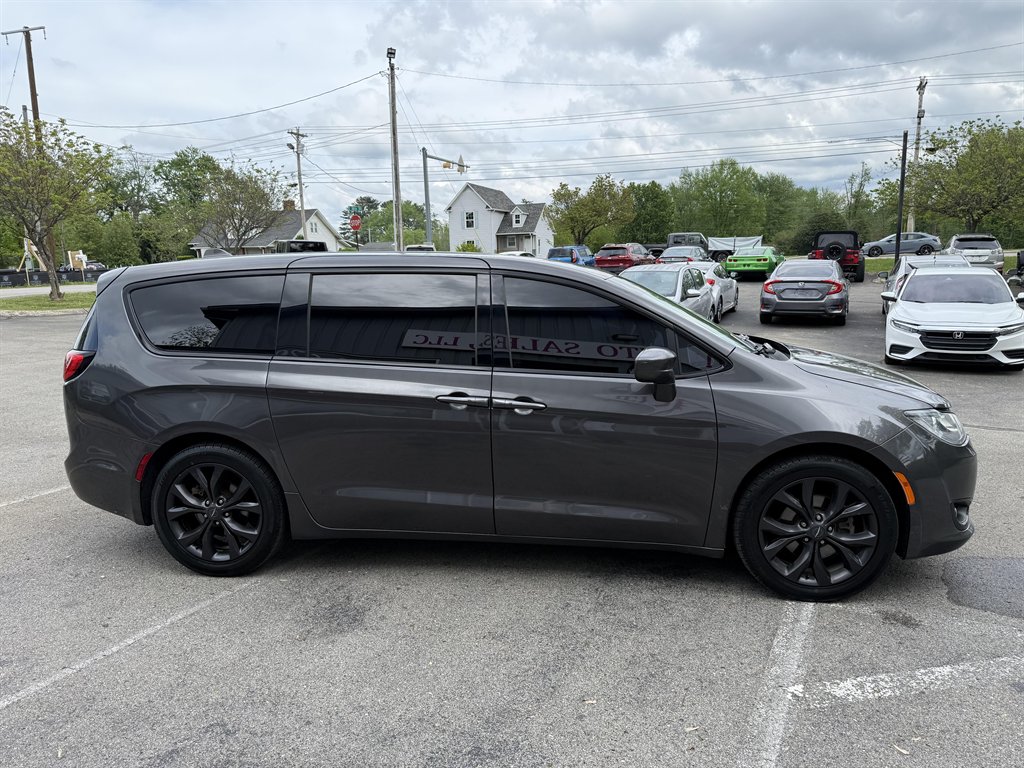 2019 Chrysler Pacifica Touring Plus photo