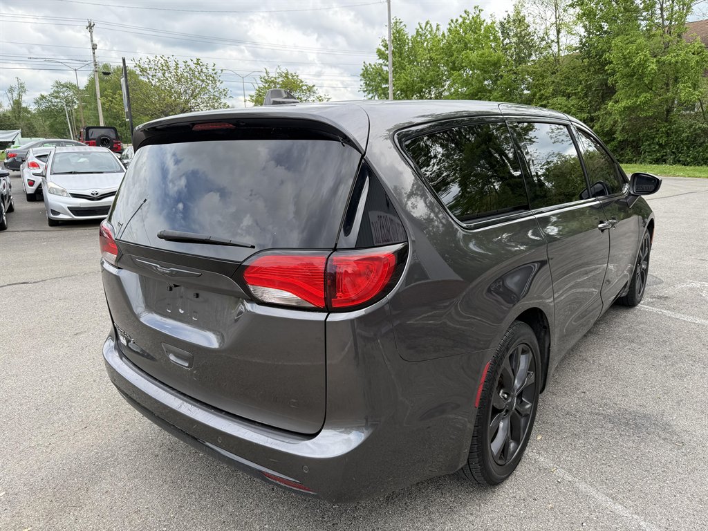 2019 Chrysler Pacifica Touring Plus photo