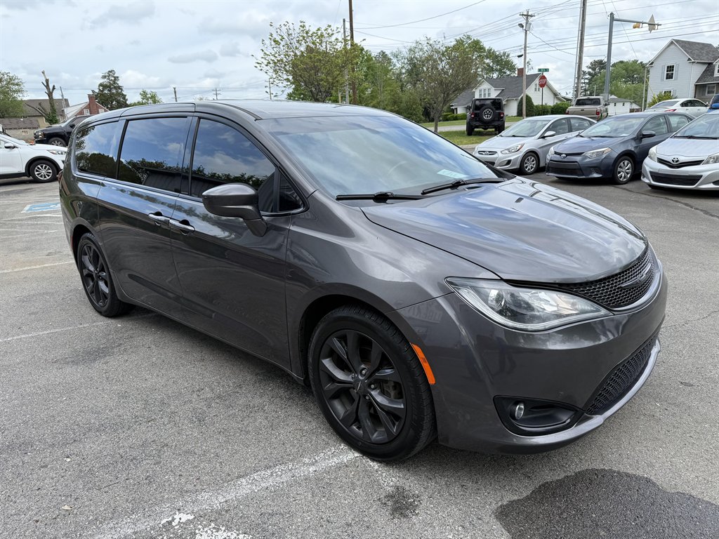 2019 Chrysler Pacifica Touring Plus photo