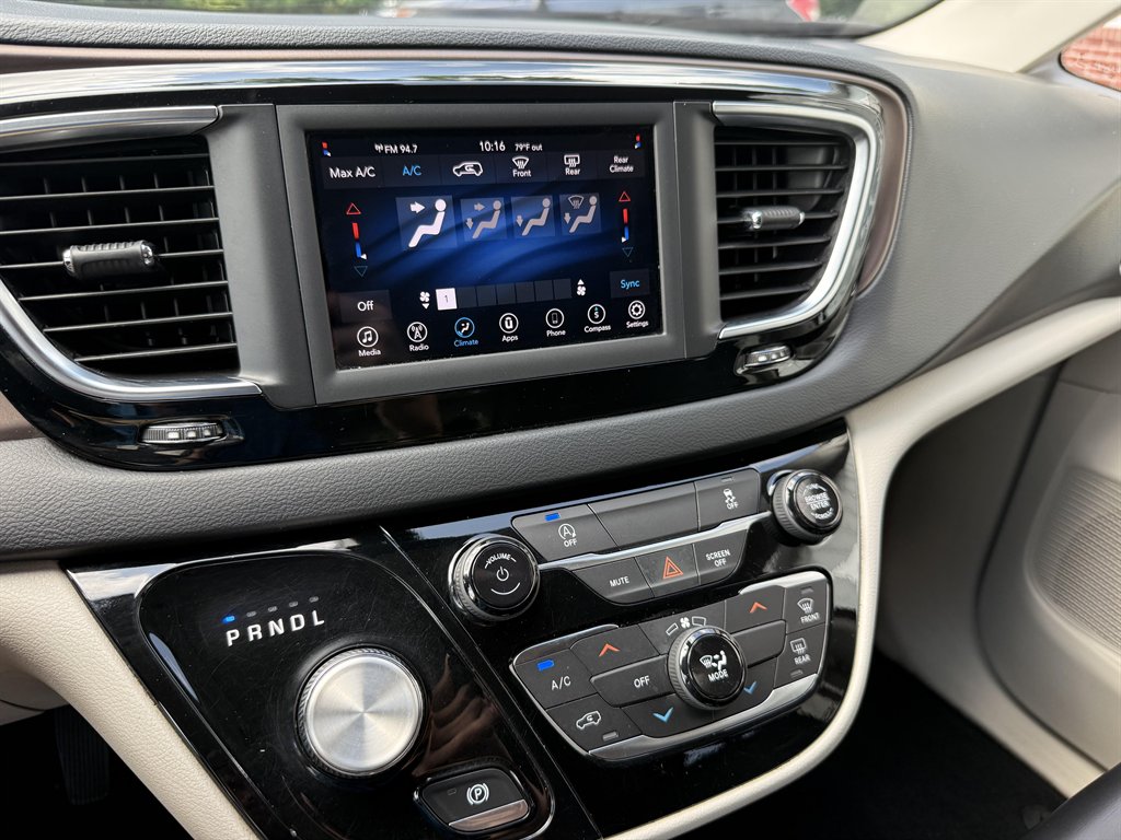 2023 Chrysler Voyager LX photo 24