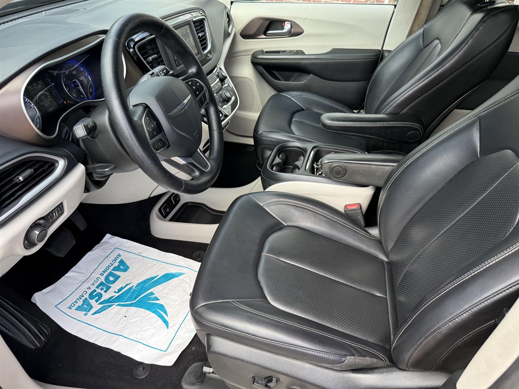 2023 Chrysler Voyager LX photo 23