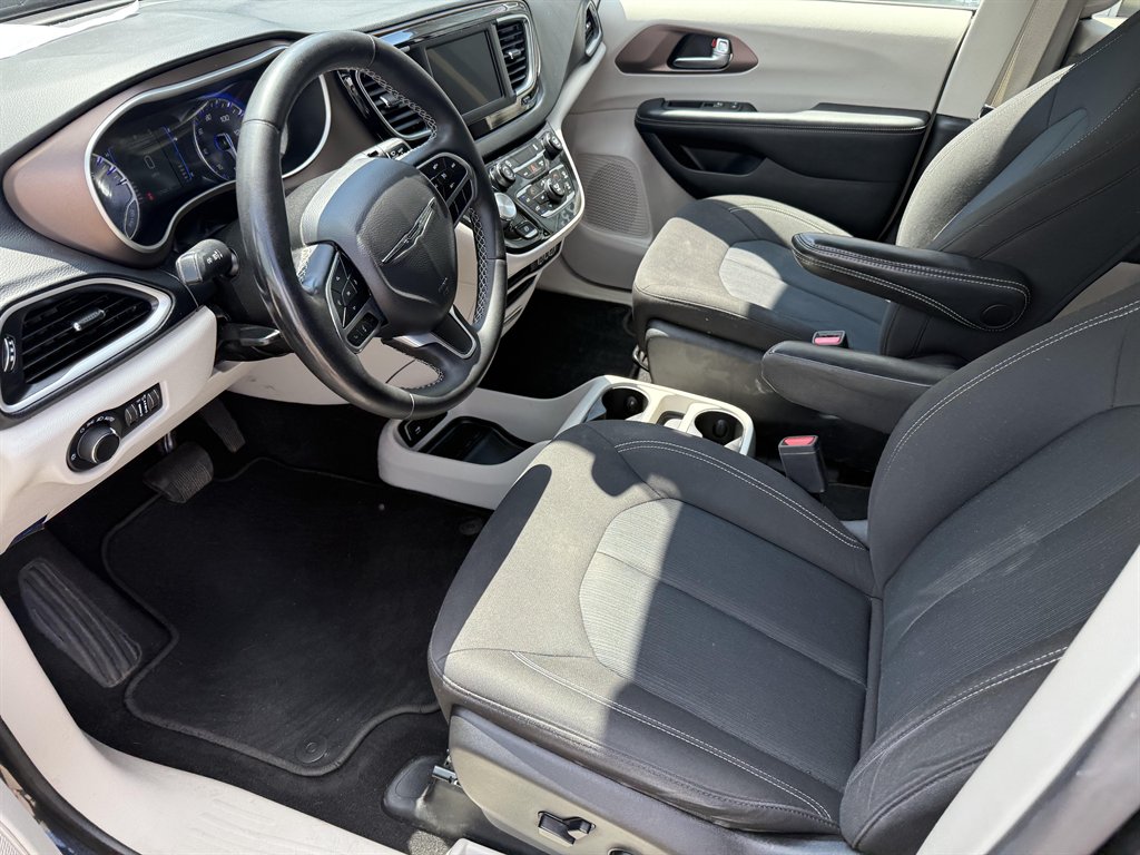 2023 Chrysler Voyager LX photo 10