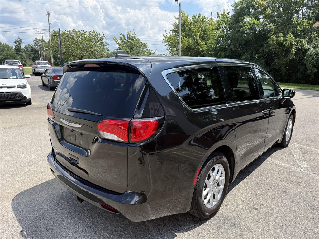 2023 Chrysler Voyager LX photo 5