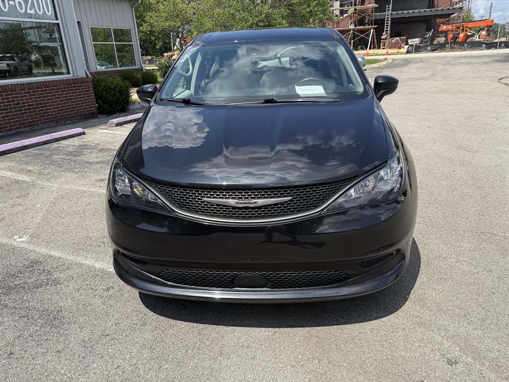 2023 Chrysler Voyager LX photo 2