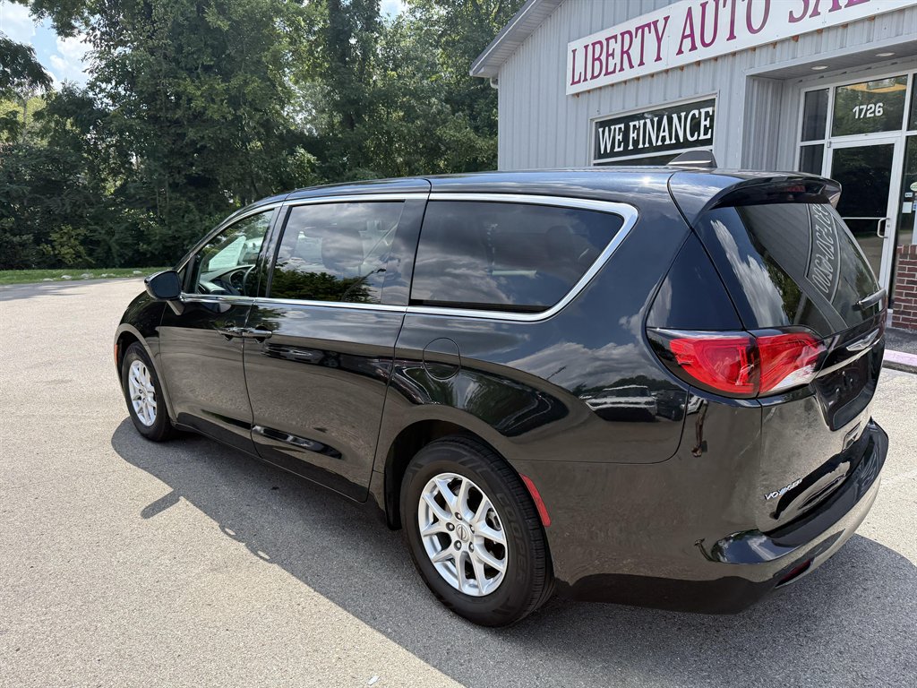 2023 Chrysler Voyager LX photo 7