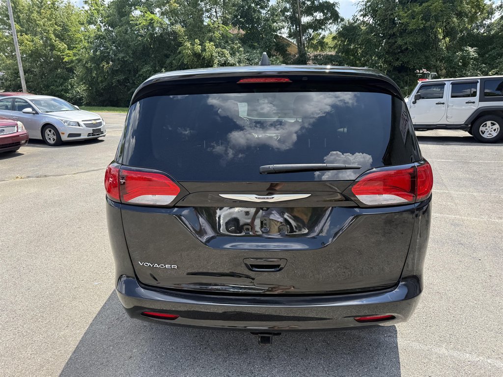 2023 Chrysler Voyager LX photo 6