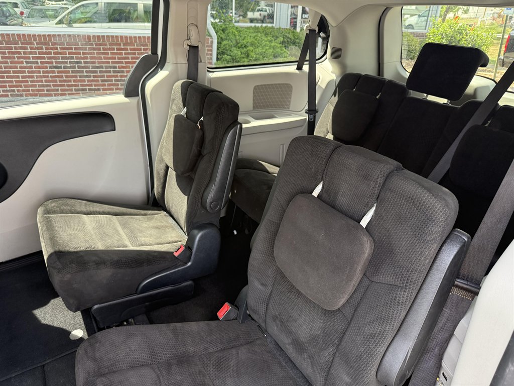 2016 Dodge Grand Caravan - $14,765