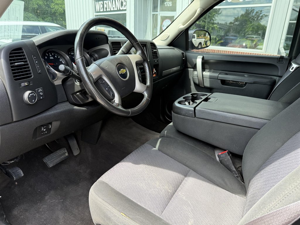 2013 Chevrolet Silverado - $38,995