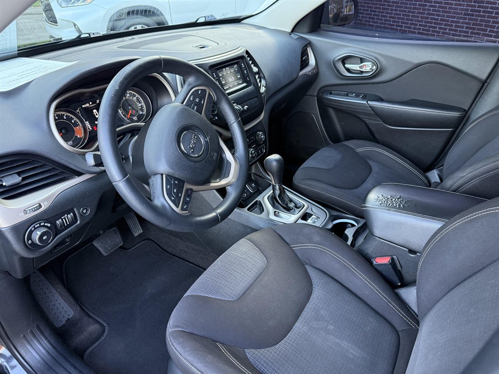 2015 Jeep Cherokee - $6,995
