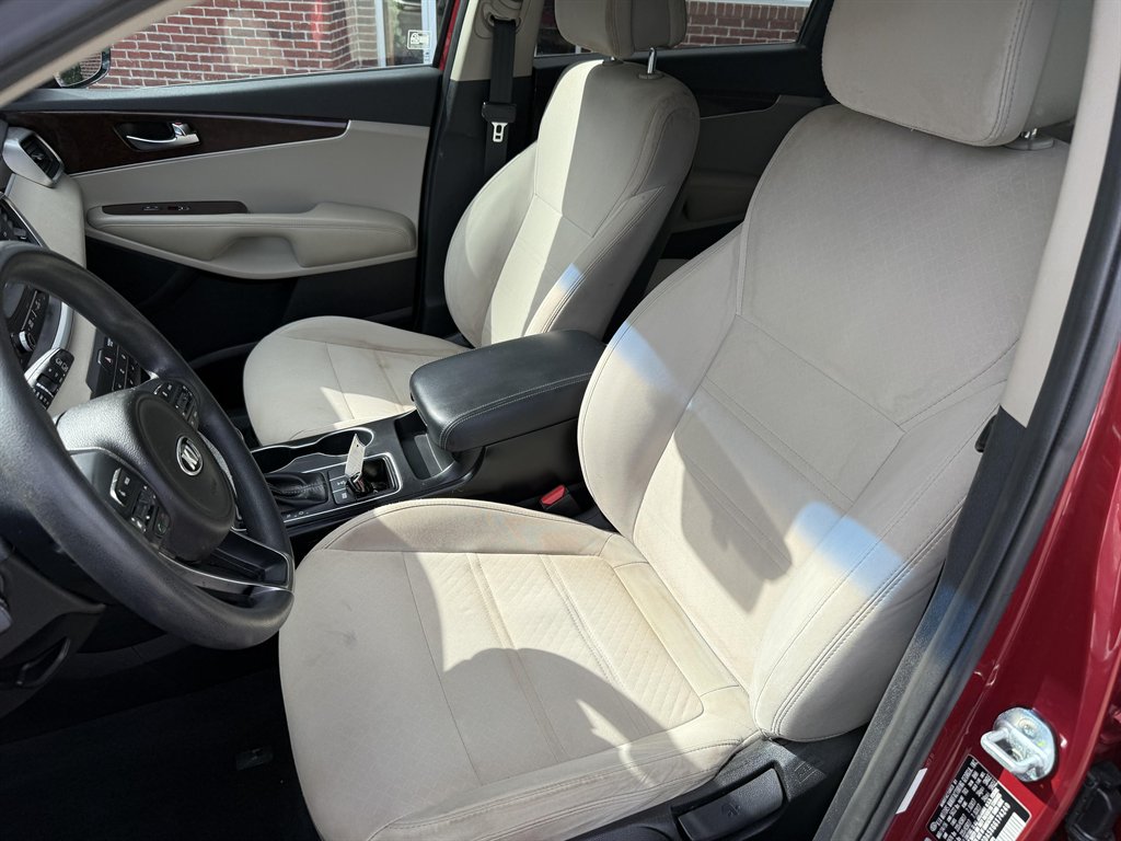 2016 Kia Sorento - $11,995
