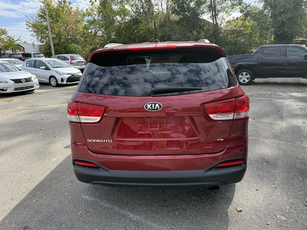 2016 Kia Sorento - $11,995