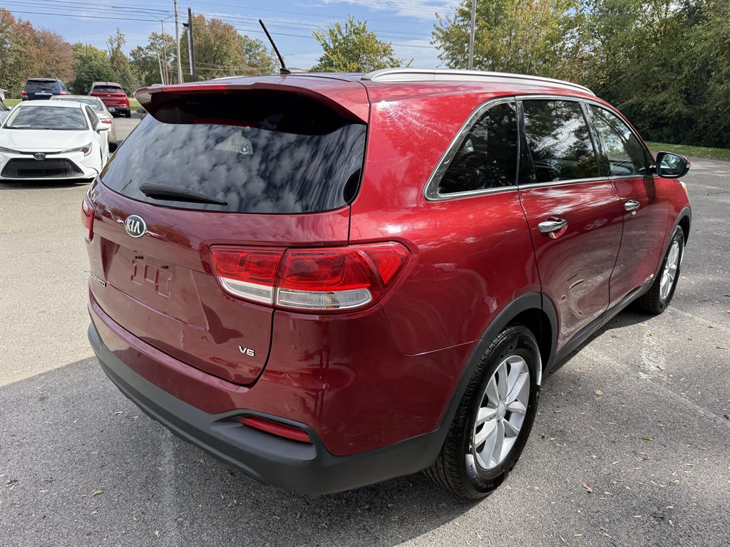 2016 Kia Sorento - $11,995