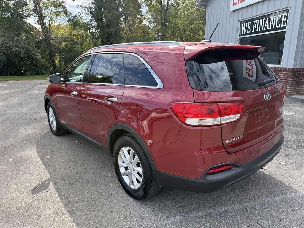 2016 Kia Sorento - $11,995