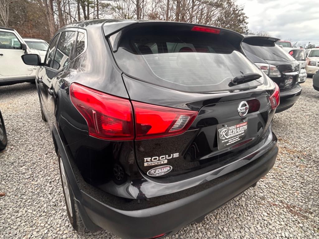 2019 Nissan Rogue Sport S photo