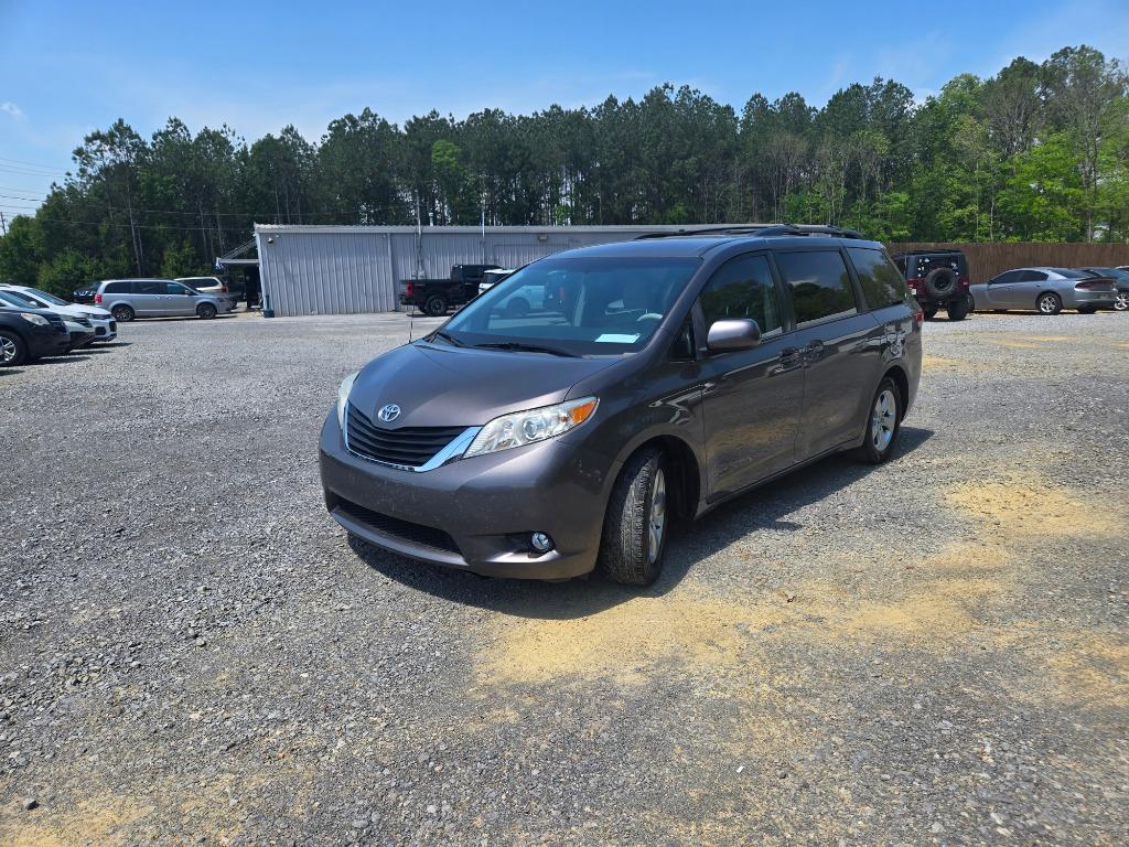 2012 Toyota Sienna - $10,900