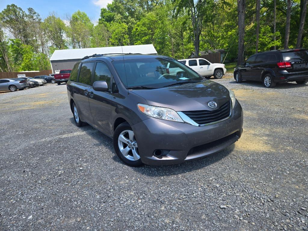 2012 Toyota Sienna - $10,900