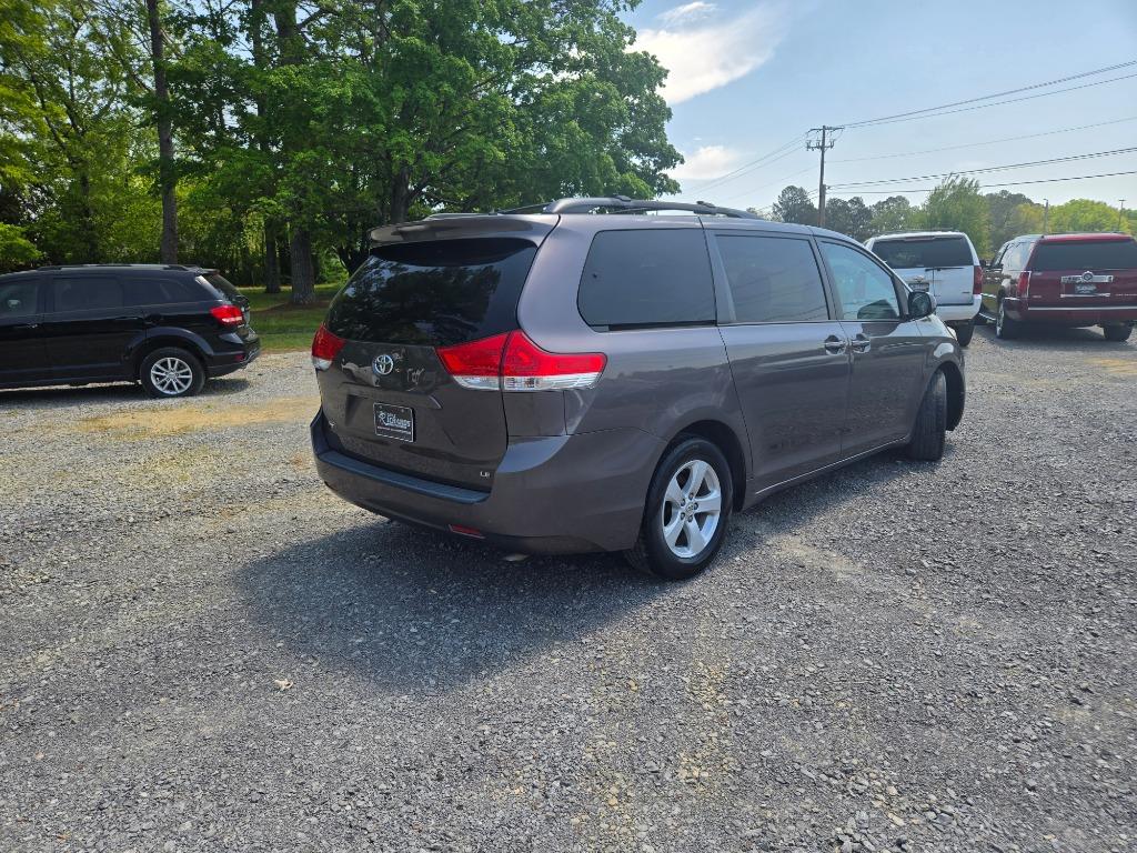 2012 Toyota Sienna - $10,900