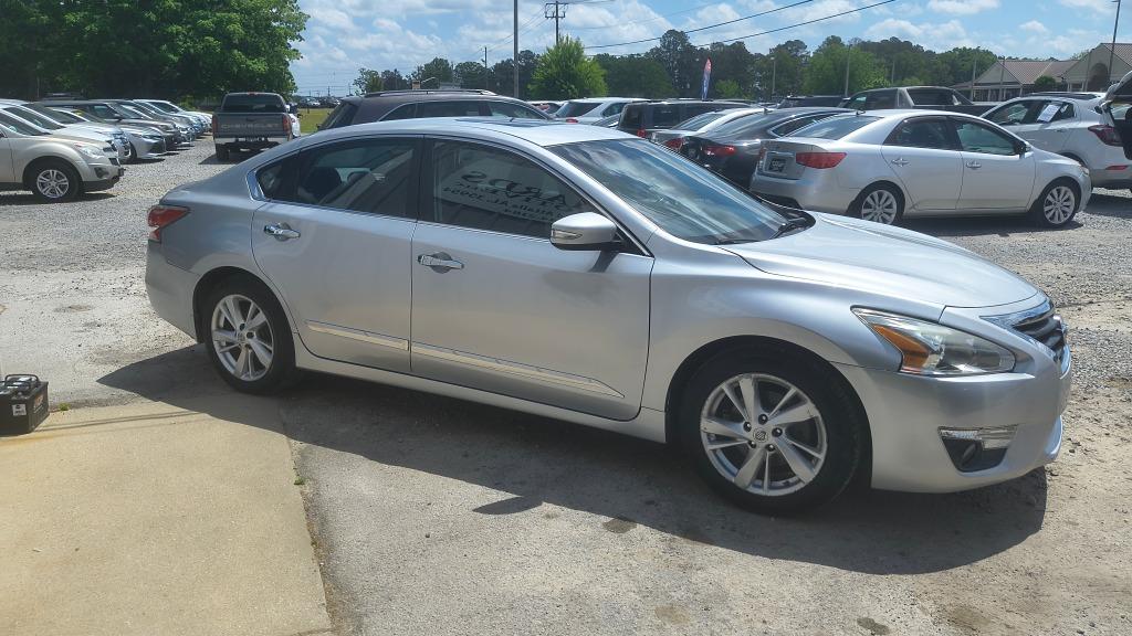 2015 Nissan Altima - $12,900