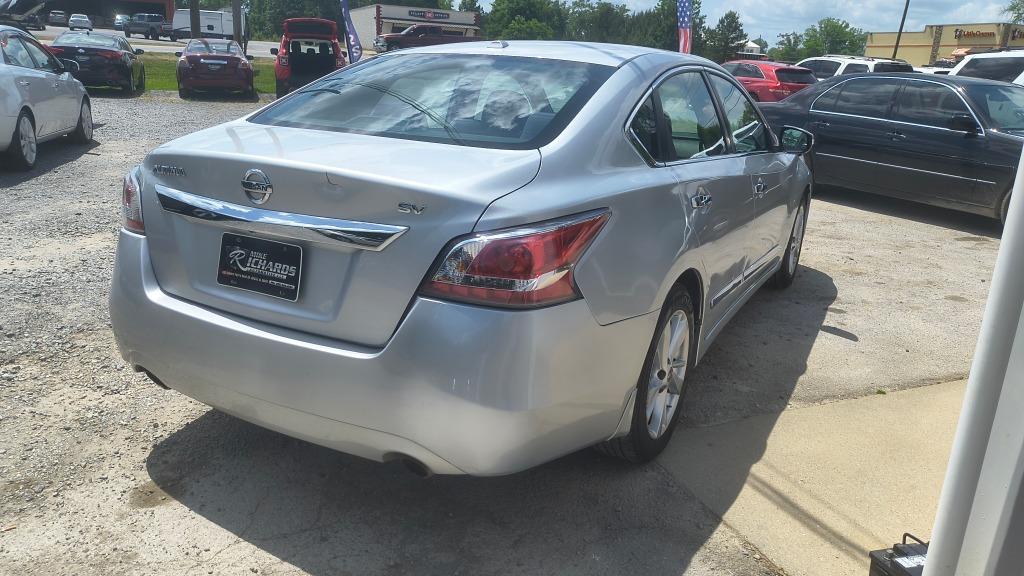 2015 Nissan Altima - $12,900