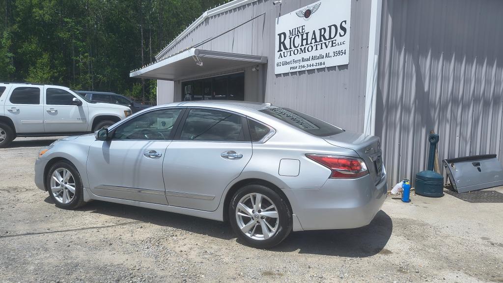 2015 Nissan Altima - $12,900