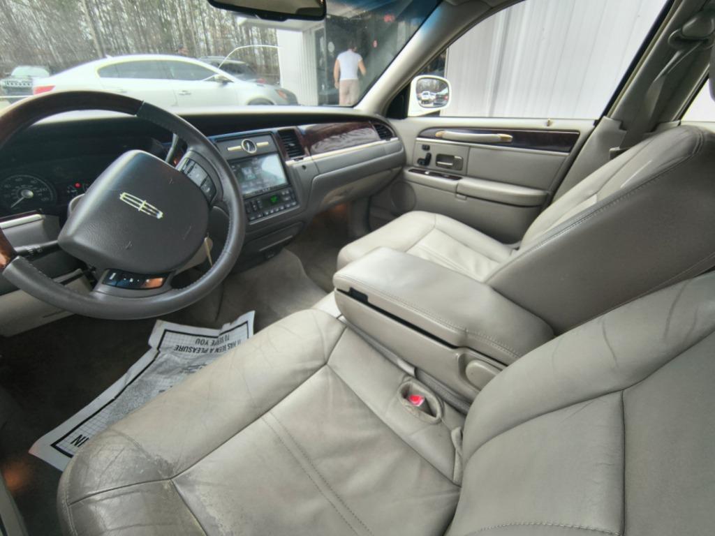 2011 Lincoln Town Car - $11,900