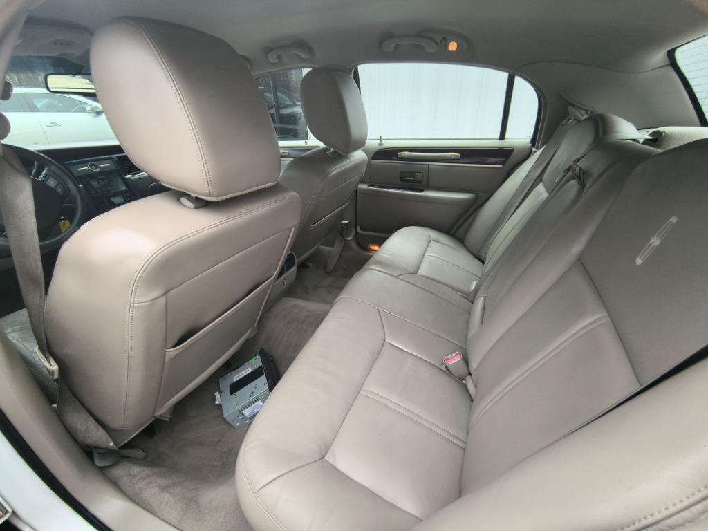 2011 Lincoln Town Car - $11,900