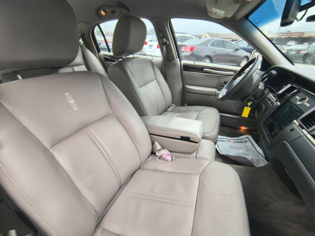 2011 Lincoln Town Car - $11,900