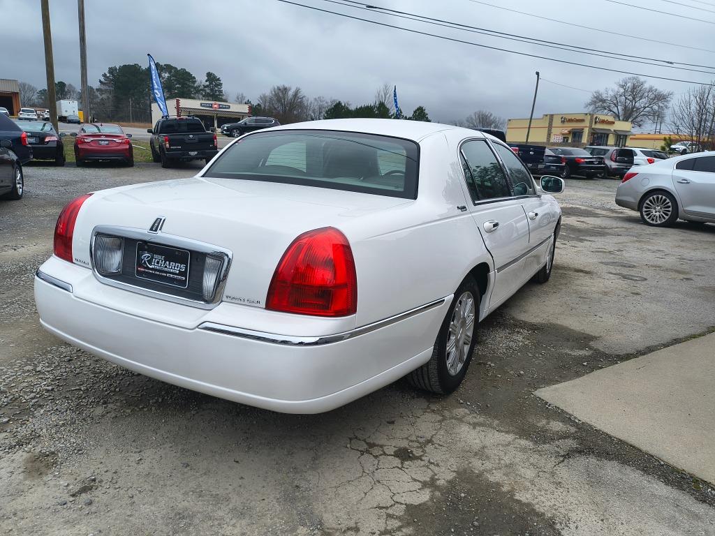 2011 Lincoln Town Car - $11,900