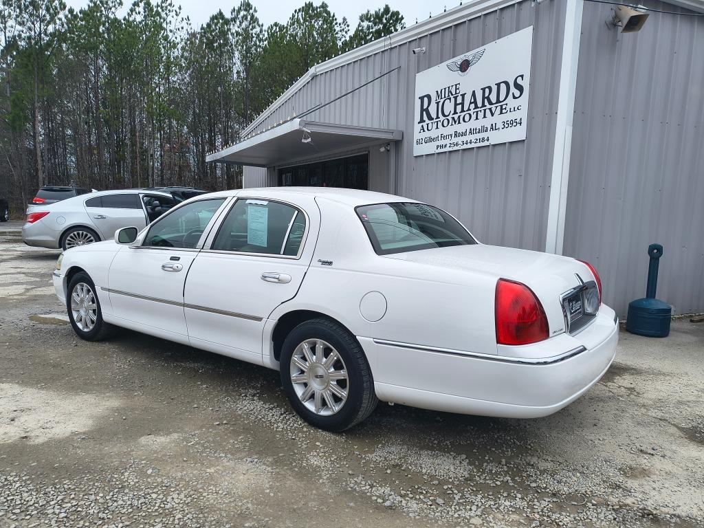 2011 Lincoln Town Car - $11,900