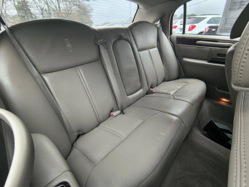 2011 Lincoln Town Car - $11,900