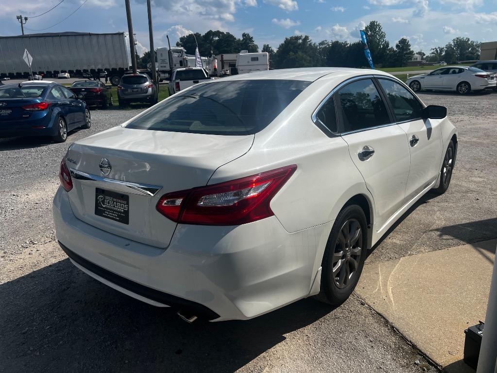 2017 Nissan Altima - $14,900