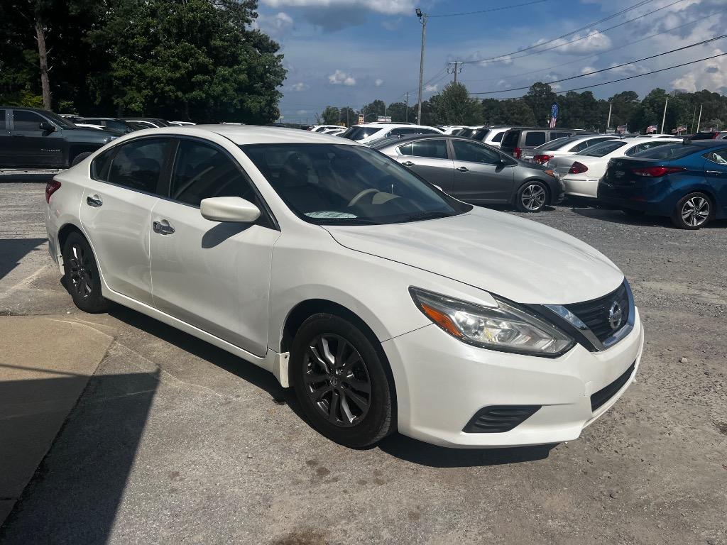 2017 Nissan Altima - $14,900