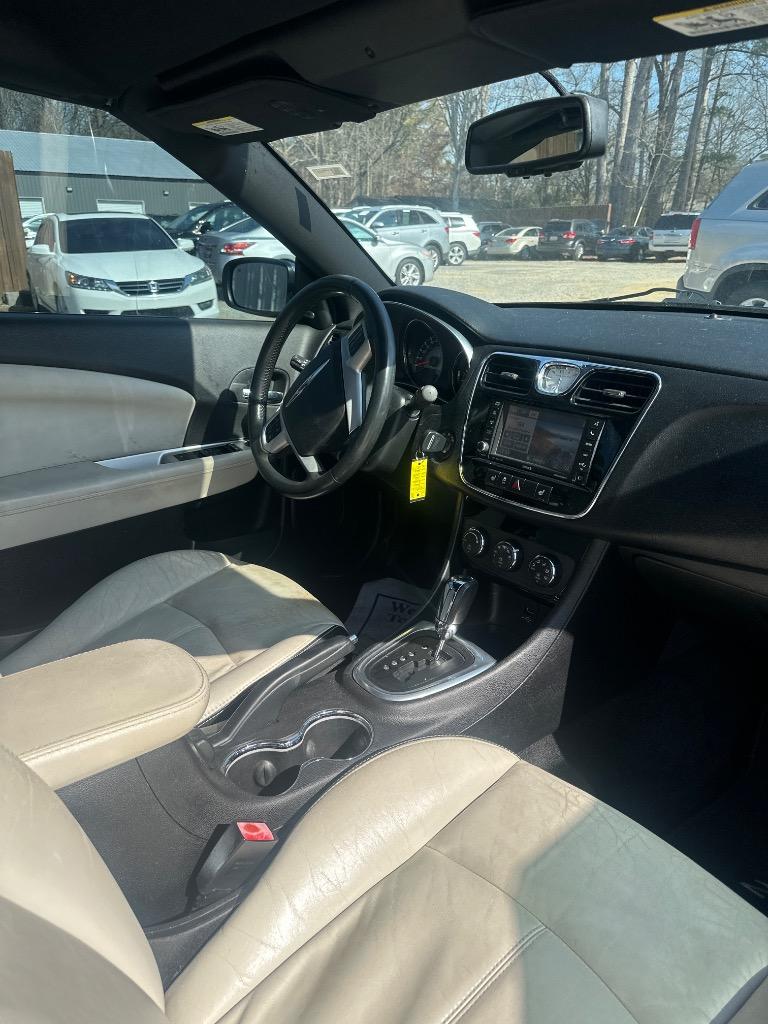 2013 Chrysler 200 - $13,900