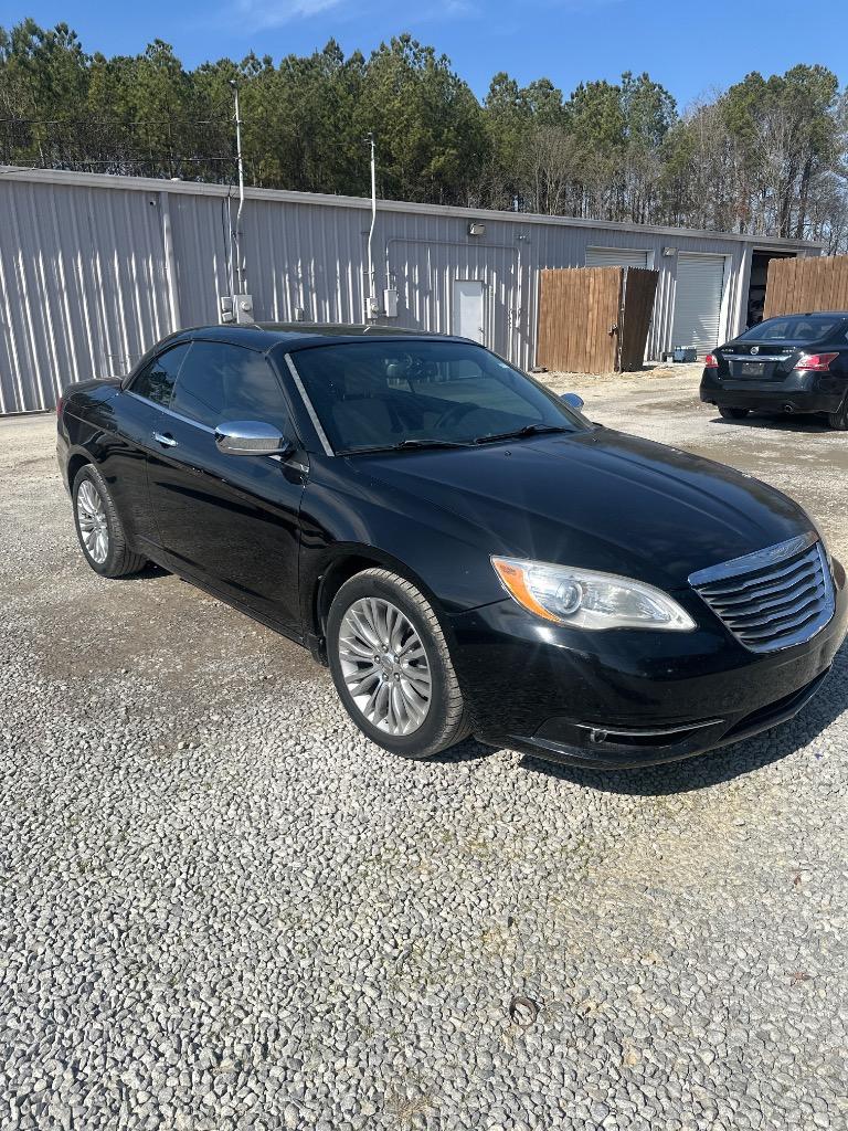 2013 Chrysler 200 - $13,900
