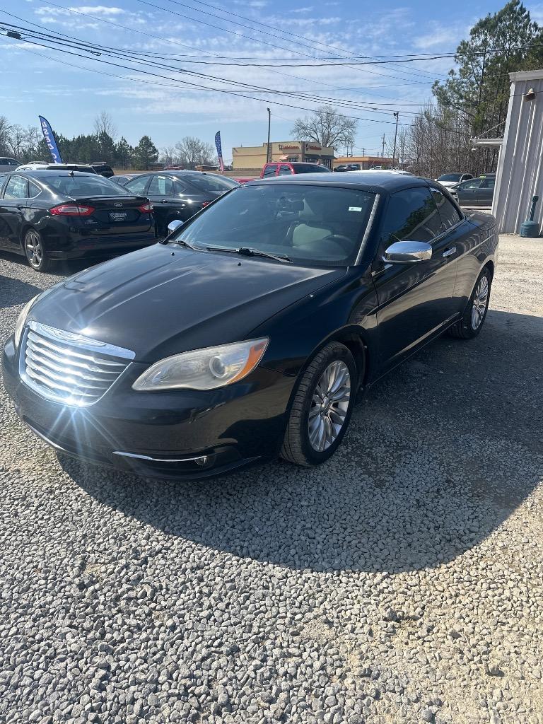 2013 Chrysler 200 - $13,900