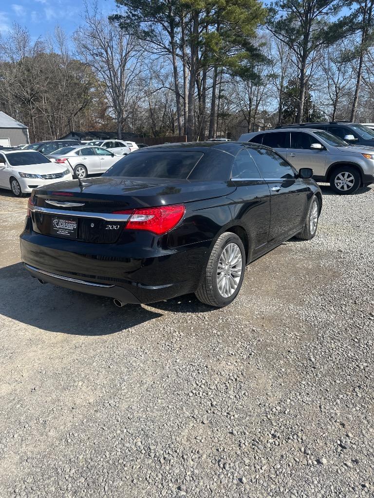 2013 Chrysler 200 - $13,900