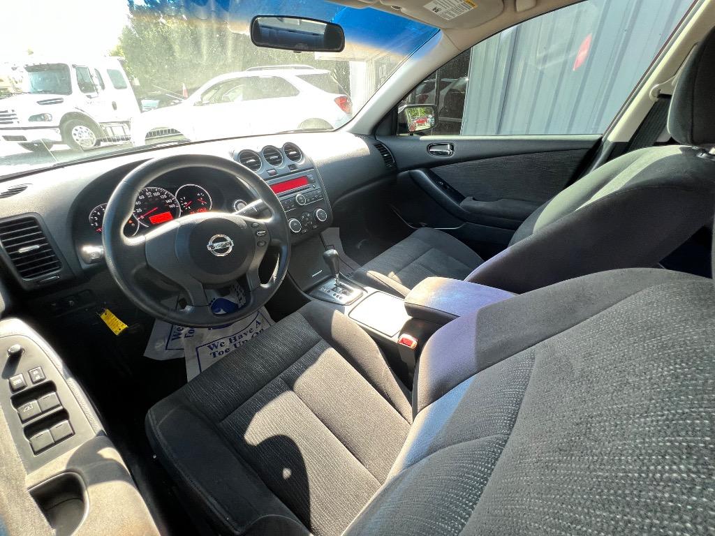 2012 Nissan Altima - $11,900