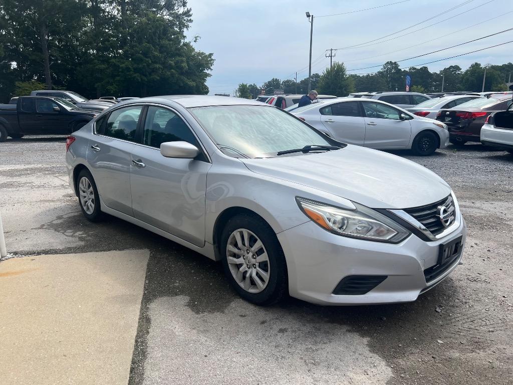 2017 Nissan Altima - $13,500