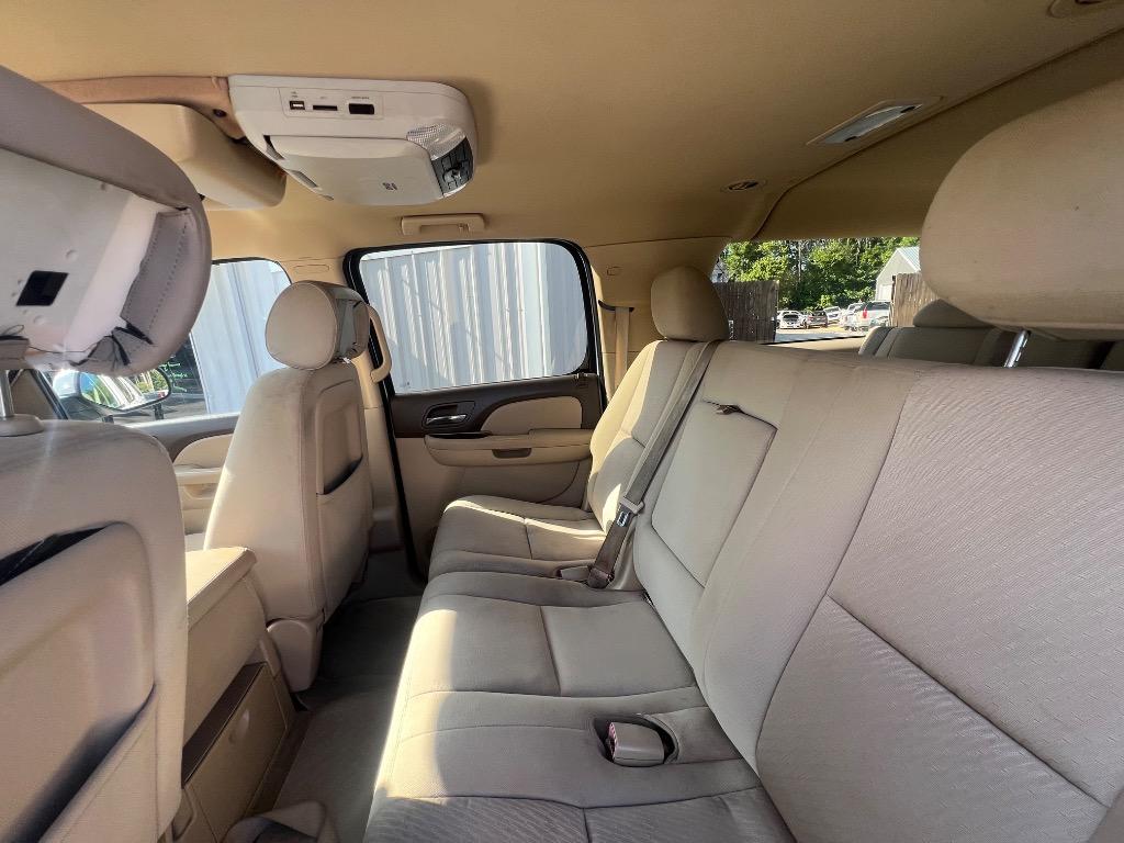 2011 Chevrolet Suburban - $12,900