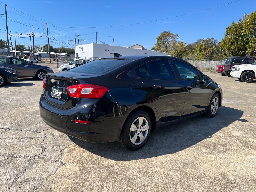 2017 Chevrolet Cruze - $11,900